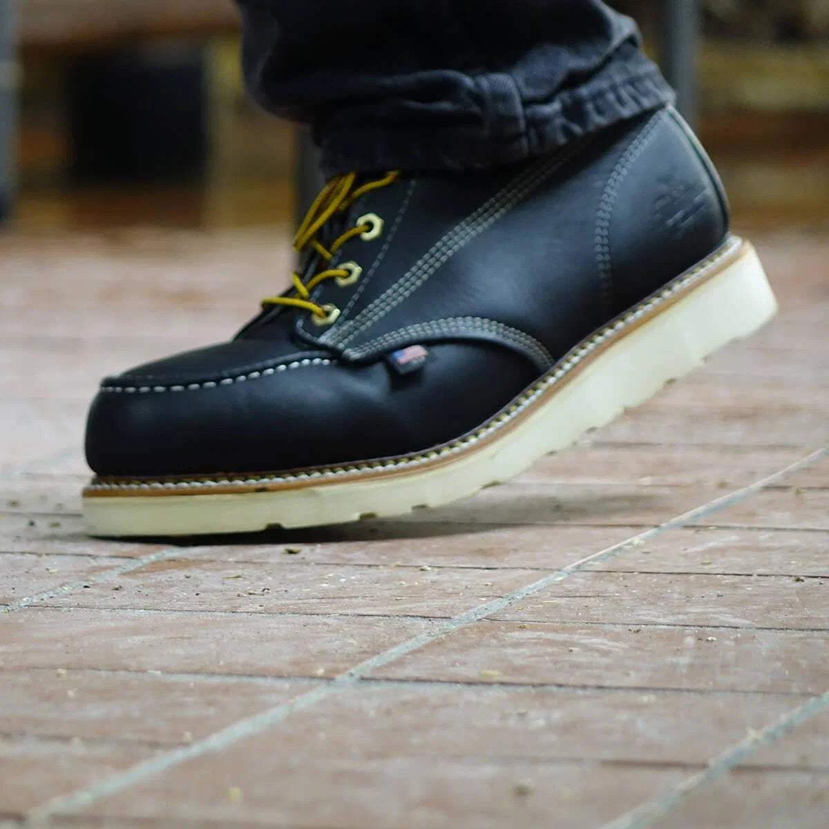 Thorogood Men’s Moc Toe soft 6” Black 814-6201